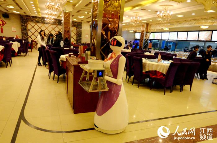 新鲜!南昌餐厅来了铁甲“翠花”(图)